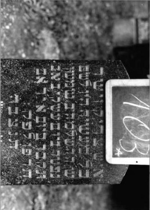 Grabstein 103 (Index: 100090272) Material: Granit Zustand: gut Maße HxBxT: 93x38x17 cm Beschreibung: konische Stele, Sockel, Segmentbogenabschluß: Grabstein 103A