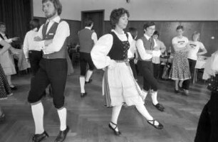 Jahrestreffen der Tanzgruppen der Schwarzwaldvereine mit Volkstanztag im katholischen Gemeindehaus in der Rastatter Straße
