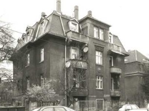 Dresden-Trachau, Böttgerstraße 45. Wohnhaus. Straßenansicht mit Einfriedung
