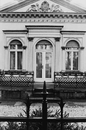 Gartenseite einer Villa (19. Jahrhundert)