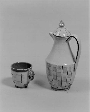 Kaffeekanne : Kaffeetasse und Kaffeekanne (um 1930; wohl K. Feuerriegel)