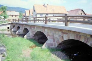 fünfbogige Steinbrücke, 1995 saniert, Denkmal