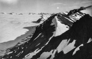 Berglandschaft auf Spitzbergen (HSDG-Spitzbergenfahrt der Monte Cervantes Leonhardt 1928)