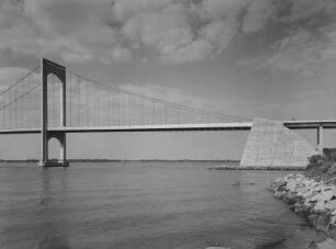 New York, Bronx-Whitestone Bridge über den East River