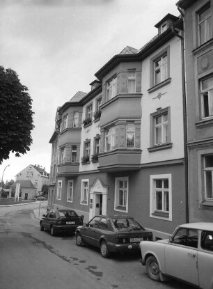 Schöneck, Albertplatz 2. Wohnhaus. Straßenansicht