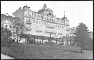Marienbad. Kirchenplatz und Hotel Weimar (1822, 1904) : Marienbad. Kirchenplatz und Hotel Weimar (1822, Umbau 1903-1904; A. Heymann)