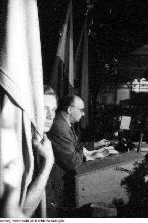 Dresden. Prof. Gerhart Eisler (1897-1968). Rückkehr aus der amerikanischen Emigration (1933-1949) und Empfang in Dresden (Gerhart Eisler wurde später Vorsitzender des staatlichen Rundfunkkomitees), 9. Juni 1949