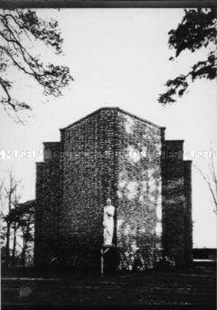 Gesamtansicht (Vorderseite) - Kriegerdenkmal in Bad Freienwalde/Oder