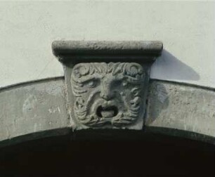 Scheitelstein mit Löwenkopf