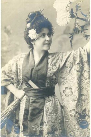 Mia Werber als " Geisha"