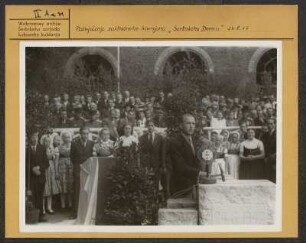 Festakt zur Grundsteinlegung für das Haus der Sorben, am 24.08.1947 in Bautzen. : Swjatočnosć połoženja zakłada Serbskemu domej, dnja 24.08.1947 w Budyšinje.