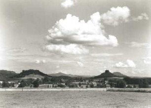 Reinhardtsdorf-Schöna. Ortsansicht. Blick vom Wolfsberg nach Osten gegen Kaiserkrone und Zirkelstein