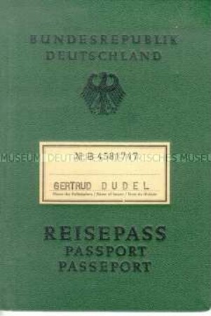 Reisepass von Gertrud Dudel - Familienkonvolut