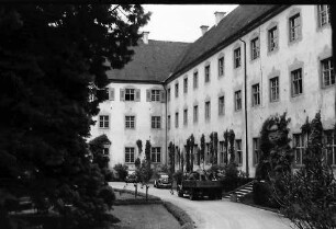 Salem: Hof im Schloss