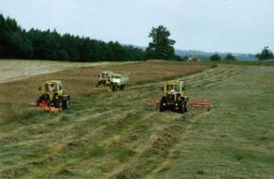 Fotografie: Futterernte, Mähwerk, Kreiselzettwender, Ladewagen