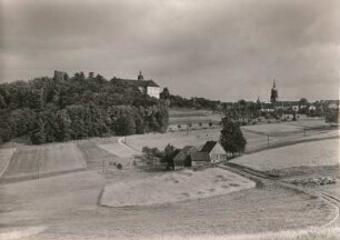 Frauenstein, Ansicht mit Burgruine, Schloss und Kirche von Westen