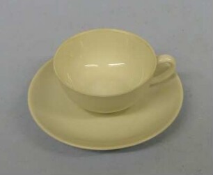 Tasse mit Untertasse aus dem Porzellanservice "Arzberg 1350"