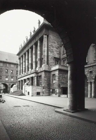 Wuppertal-Barmen, Rathaus : Wuppertal-Barmen. Rathaus. Hofansicht von Südosten