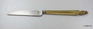 Messer / Patronentasche mit Schatulle, Schubladen, Schreibzeug, Balsambüchse und vier Fläschchen