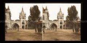 Wache und Passanten an der Burg Vajdahunyad, Budapest