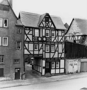 Butzbach, Kirchplatz 2