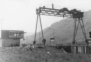 Portalkran an der Schleuse Fankel/Mosel