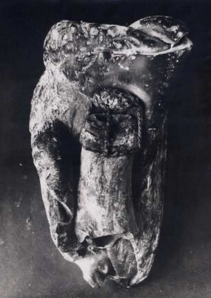 Eine unter Hitzeentwicklung geschmolzene Flasche, Vesuvausbruch 1906, Italien ('Island')