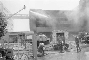 Großbrand beim Karlsruher Geschenke-Versandhaus Heinrich Heine