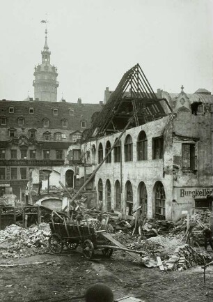 Leipzig, Abrißarbeiten : Leipzig. Abrißarbeiten am Naschmarkt. Alter Burgkeller. Blick gegen Reichsstraße und Turm der Nikolaikirche