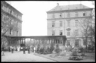 Dresden. Garnison-Lazarett, Eingang