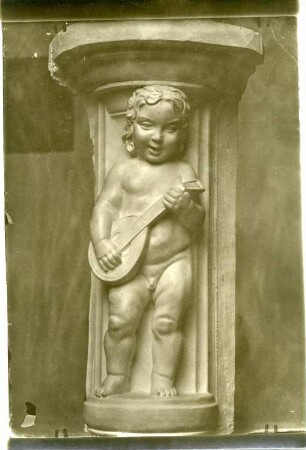Modell eines Reliefs mit Allegorie der Musik : Modell eines Reliefs mit Allegorie der Musik. Gips (um 1905/1910; C. Brose)