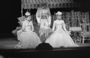 Szenenbilder aus "Um Lucretia" von J. Giraudoux. it K. Braun u. a. Schloßpark-Theater Berlin, Erstaufführung 21.04.1955