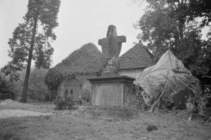 Bad Muskau. Grabmal des Müllers Köhler auf dem alten Friedhof