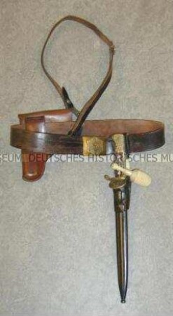 Uniform eines Sturmführeres der SA, Sturmbann I/Gruppe 11, Fahnenträger, Dienstanzug - Koppel