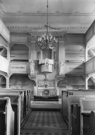 Purschwitz. Dorfkirche. Inneres, Blick zum Kanzelaltar