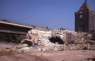 Esslingen, Pliensaubrücke neu, Teilabbruch der alten Brücke