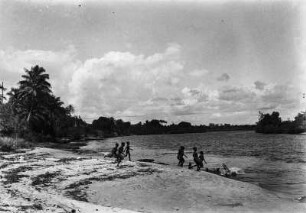 Strandansicht : Personen an einem Strand.