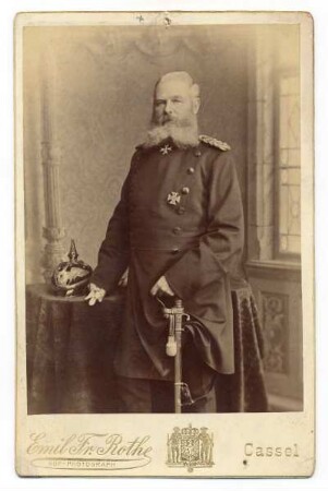 Portrait eines älteren Mannes in Uniform