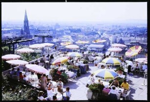 Freiburg: Schlossbergrestaurant Dattler, Terrasse mit Münsterblick