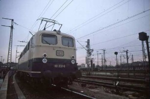 Stuttgart Hbf. Einfahrt Gleis 1 Lok 110 232