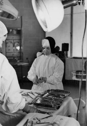 Hamburg-Hohenfelde. Marienkrankenhaus. OP-Schwester bei der Arbeit