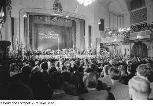 Podium und Publikum der Bachfeier