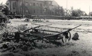 Landwirtschaftliches Gerät in Burk : Ratarske mašiny za wobdźěłanje role w Bórku
