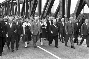 Neuenburg-Chalampé: Einweihung der Brücke Neuenburg-Chalampé; Begehung der Brücke