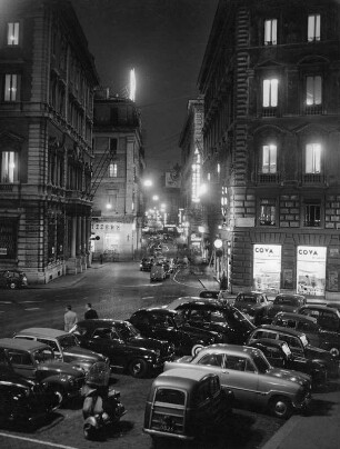 Rom. Straßenbild bei Nacht