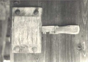 Holzschloss in Klein Partwitz : Handwerkstechniken - Tischlerei. Ort: Bezdowy / Klein Partwitz. Holzschloss an einer Haustür