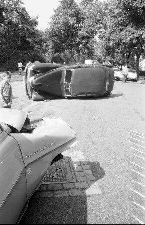 Verkehrsunfall Ecke Riefstahlstraße/Hoffstraße.