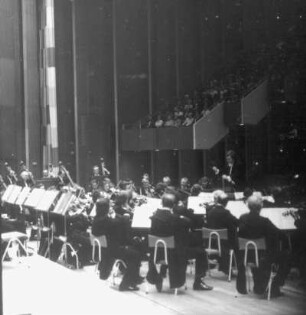 Konzert der Dresdner Philharmonie unter Leitung von Johannes Winkler (S. Kurz: Aufenthalt auf Erden; Klavierkonzerte von Skrjabin und Tschaikowski). Kulturpalast Dresden, 24.09.1976