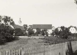 Ortsansicht mit Turm der Pfarrkirche
