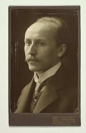Porträt Friedrich Wilhelm Otto David : Foto-/Bildersammlung Stenografische Sammlung. Porträt Friedrich Wilhelm Otto David. Photographie. Carte de visite (1908; E. Müller, Hahn's Nachfolger). Dresden: SLUB P a 0082